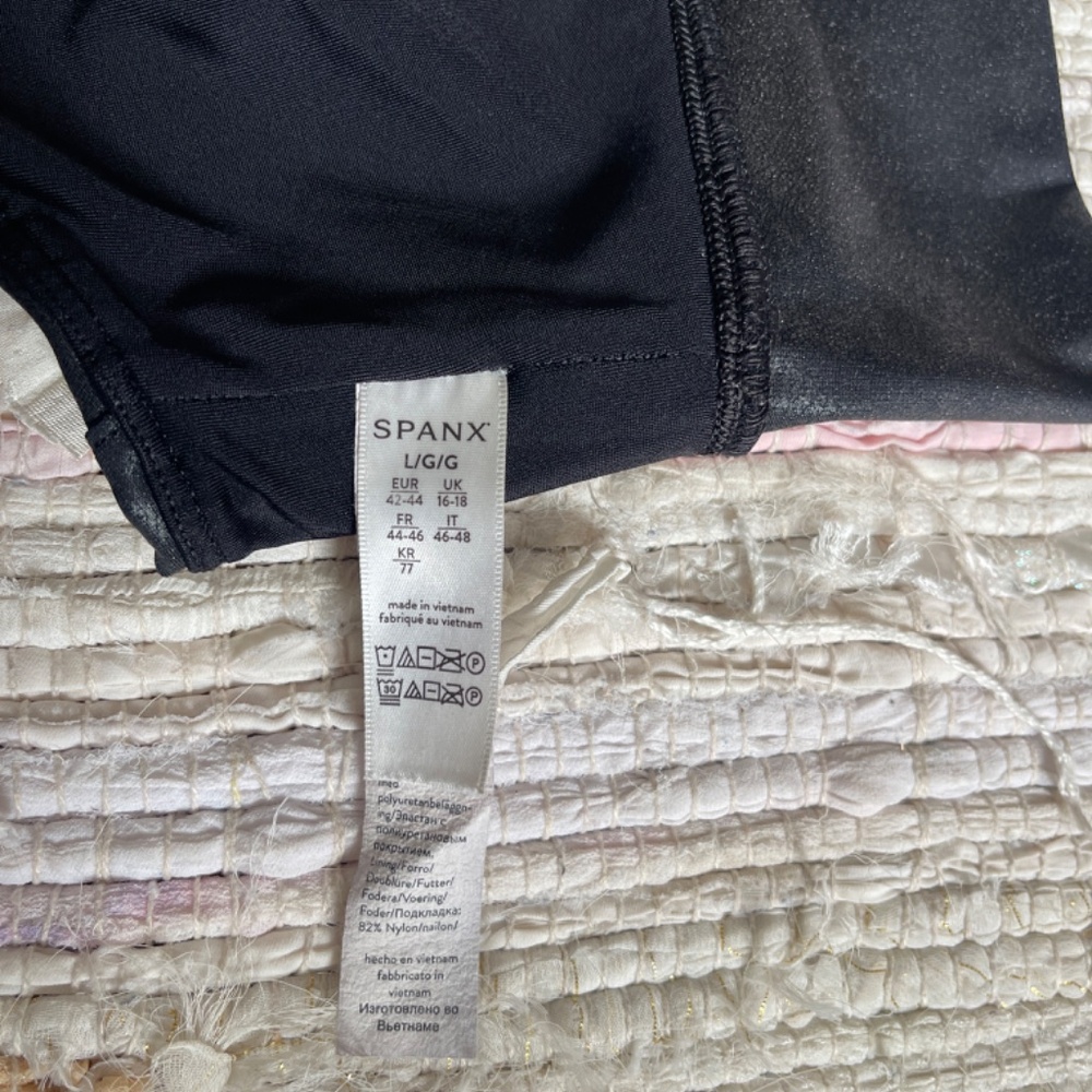 SPANX Black Faux Leather Sports Bra with Adjustable Straps Size Large - Picture 5 of 6